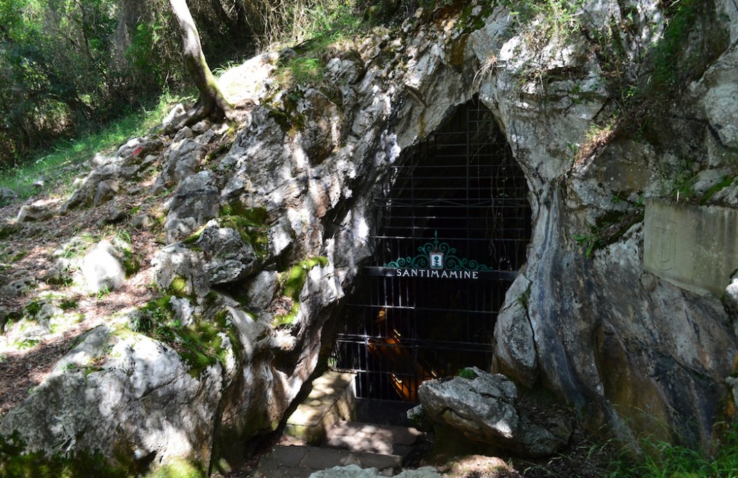 Entrada Cueva de Santimamiñe