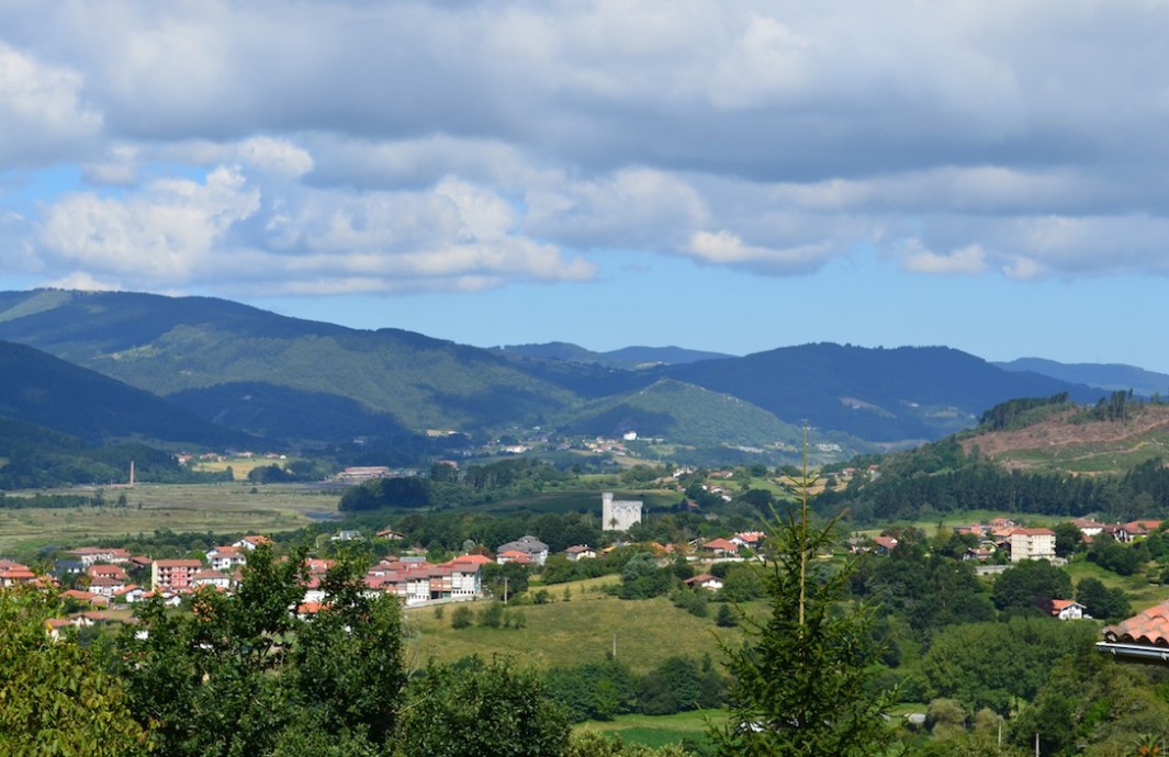 Vistas de Arteaga y Urdaibai desde Santimamiñe